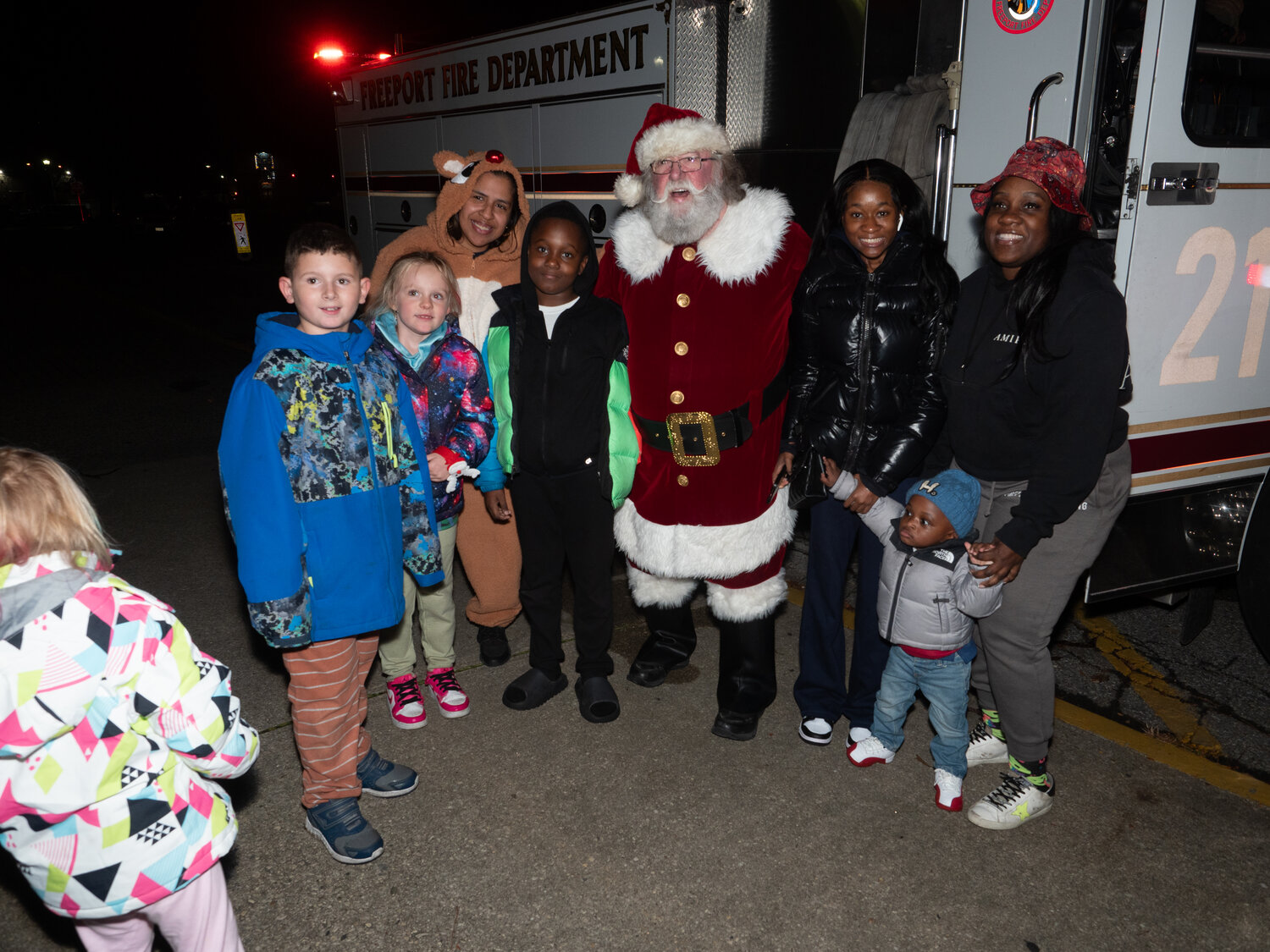 Annual tree lighting and boat parade Herald Community Newspapers